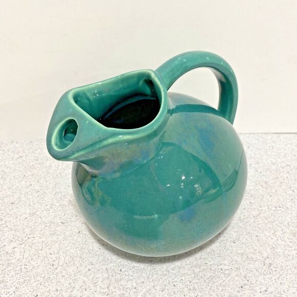 Vintage USA Art Pottery Tilted Ball Pitcher w/ Ice Lip Green Glazed 1950's Mod - Picture 2 of 9